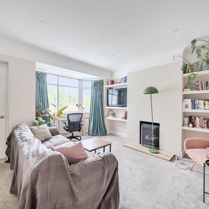 Vale Crescent, Kingston Vale, Greater London, SW15 - Photo 1