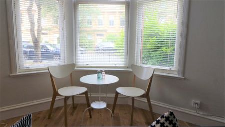 3 bedroom flat to rent - Photo 2