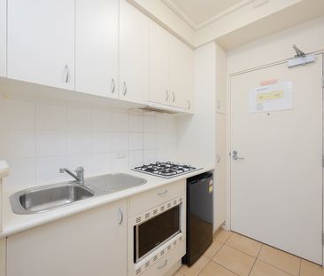 6215/570 Lygon Street, Carlton VIC 3053 - Photo 6