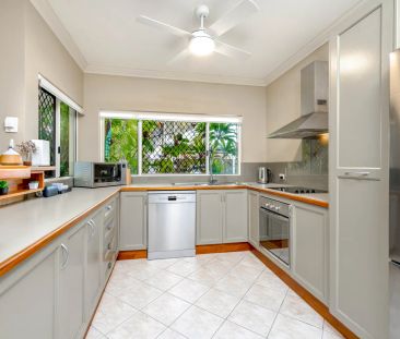 Furnished ground floor apartment, two streets from beach. - Photo 4