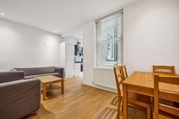 3 bedroom flat to rent - Photo 1