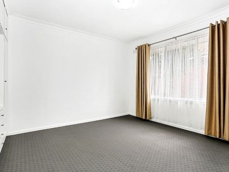 Modern Two-Bedroom Unit in Prime Essendon Location – 6 Month Lease Available - Photo 2