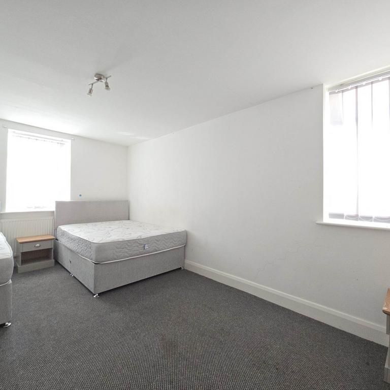 1 bedroom in a house share to rent - Photo 1