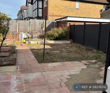3 bedroom end of terrace house to rent - Photo 2