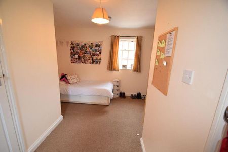 1 bedroom in a house share to rent - Photo 4
