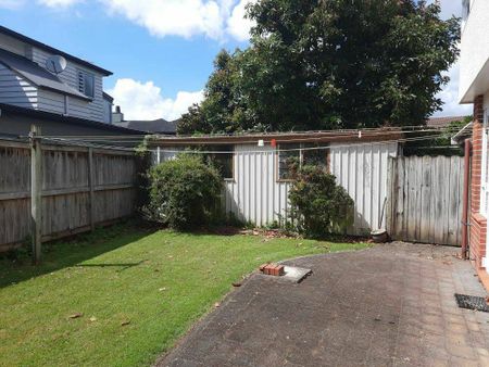 Greenwoods Corner - Photo 3