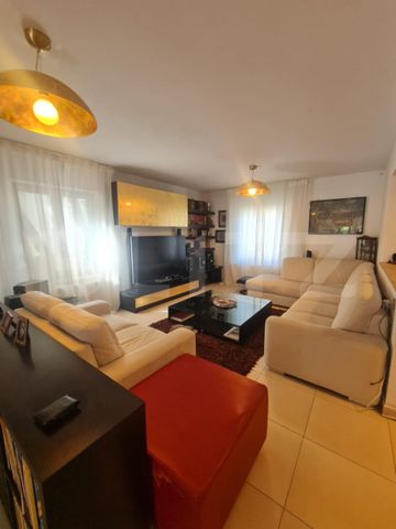 Casa individuala cu 4 camere, 520 mp de teren, zona cu acces - Fotografie 2