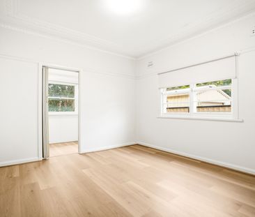 Freshly Painted 3 Bedroom Home, Brand New Flooring Throughout! - Photo 1