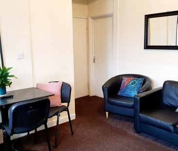 3 Bed End Terrace, Travis Place, S10 - Photo 5