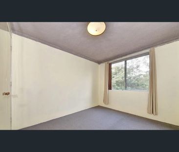 Bright & Spacious Two-Bedroom Apartment in Prime Epping Location - Photo 4