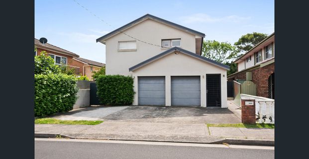 Contemporary Family Home, Moments to the Sea - Photo 1