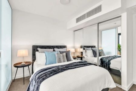 GREAT LOCATION WITH STYLISH, MODERN, AND FURNISHED APARTMENT WITH EXCEPTIONAL LIFESTYLE - Photo 5