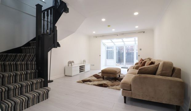 Giralda Close, Beckton, London E16 - Photo 1