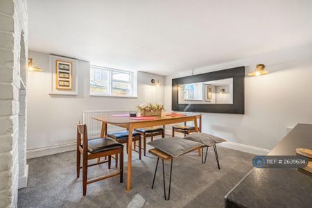 4 bedroom terraced house to rent - Photo 5