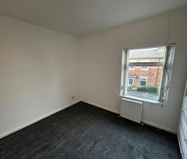 Terraced House to rent on - Photo 6