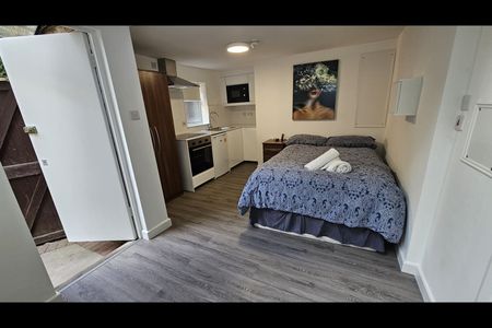 Studio Flat, Park Avenue, NW2 - Photo 2