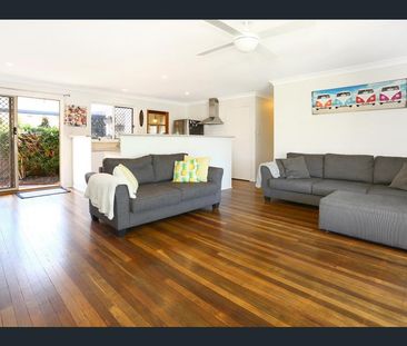 16 Bath St, Labrador QLD 4215 - House For Rent | Domain - Photo 1