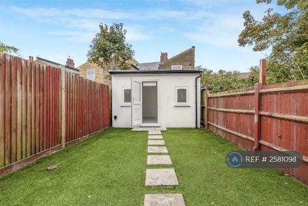 4 bedroom terraced house to rent - Photo 4