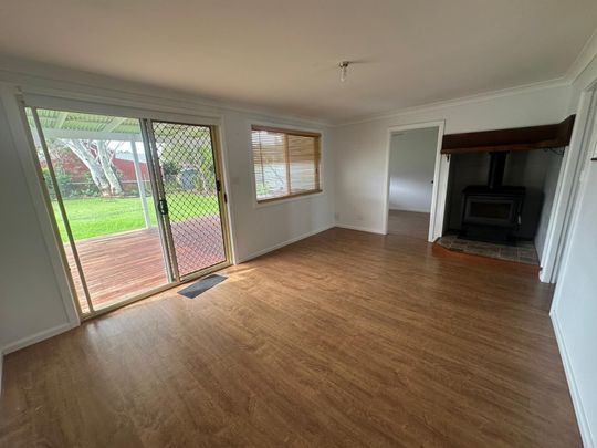 Family Home - 4 Beds / 2 Bathrooms / Wood Fire Heating. - Photo 1