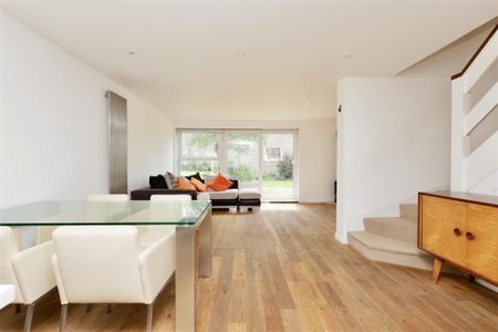 3 bedroom Terraced House to rent in Hunters Court, South Gosforth, Newcastle Upon Tyne NE3 - Photo 2