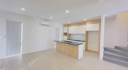 Newly Built 4 Bedroom 2.5 Bathroom house available for Rent ! - Photo 2