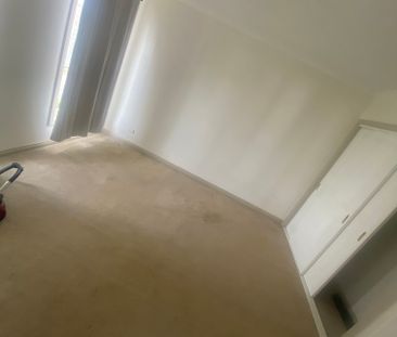 Sydenham - Photo 1