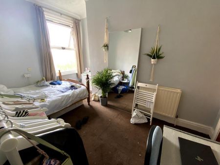 10 bedroom end of terrace house to rent - Photo 4