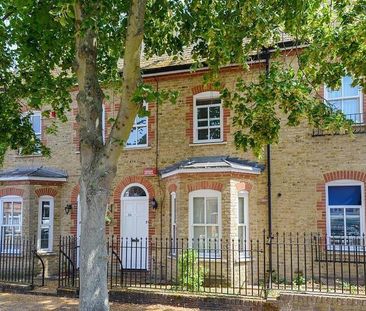 4 bedroom terraced house to rent - Photo 2