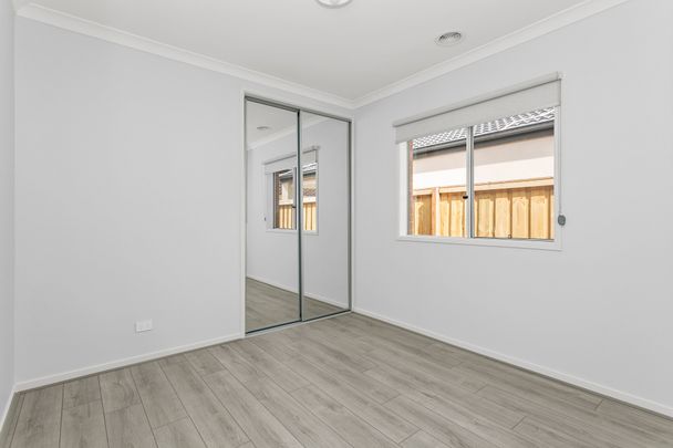 Stunning 4-Bedroom Family Home in Wollert - Photo 1