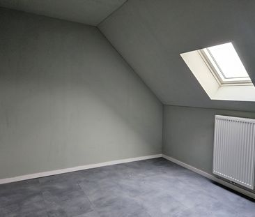 Ruime gezinswoning met tuin en carport in centrum - Photo 4