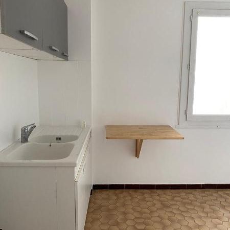 Location Appartement 3 pièces 68m² GUILHERAND GRANGES 07500 - Photo 1