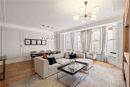 Refurbished to a high standard throughout and located in sought after garden square. - Photo 2