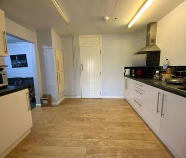 1 bedroom in a house share to rent - Photo 4