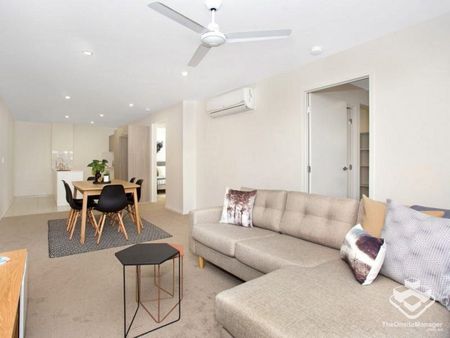 Spacious 2 bedroom apartment in sought after Corinda - Photo 3