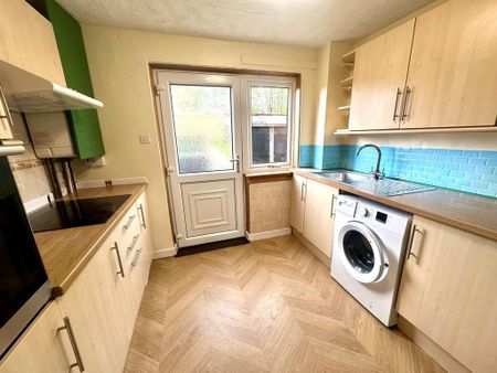 3 bedroom flat to rent - Photo 3