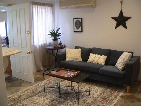 Wow! What a location and what a charming cottage, so close to everything! - Photo 2