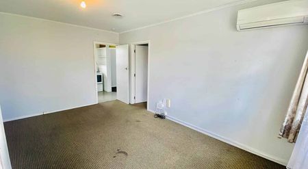 1.5 bedroom unit with carport - Photo 5