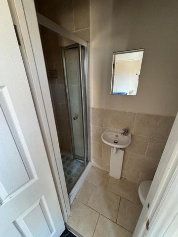 1 bedroom in a house share to rent - Photo 5