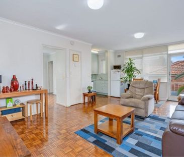 One Bedroom Ground Floor Apartment in the Belmore Gardens - Photo 2