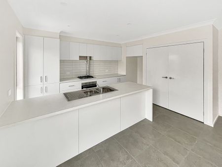 SPACIOUS UNIT IN QUIET COURT - Photo 2