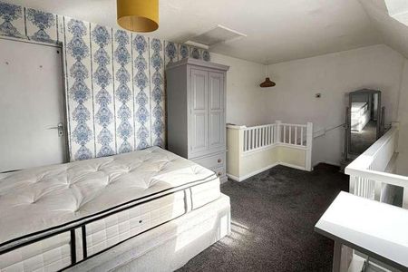 Goldsworth Park, Woking, Surrey, GU21 - Photo 2