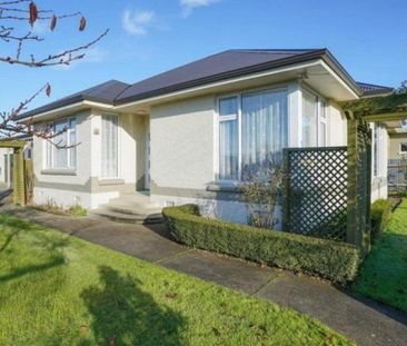 Family living in Waikiwi - Photo 2