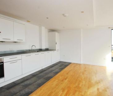 A fantastic one bedroom flat with roof terrace. - Photo 3