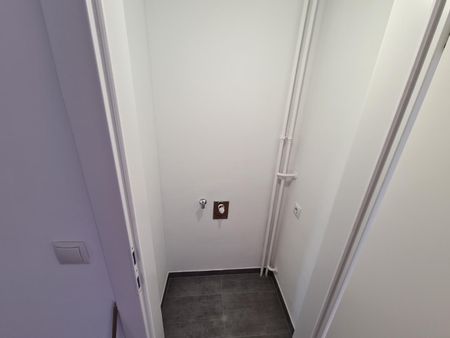 Erstbezug nach Sanierung - 2 Balkone - Bezirk Jakomini - Photo 2