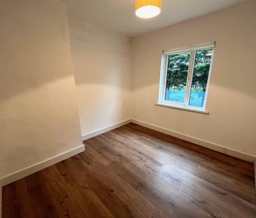 9 Sandbrook Park, - Photo 2