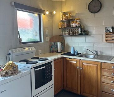 Charming 1BR Flat in Hamilton Central - Photo 3