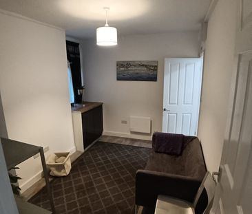 1 Bed Flat, Thornton Heath, CR7 - Photo 6