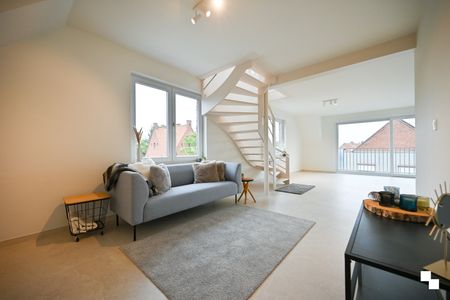 Stijlvol en energiezuinig gerenoveerd duplexappartement in kleinschalige residentie te Emelgem, Izegem - Photo 3