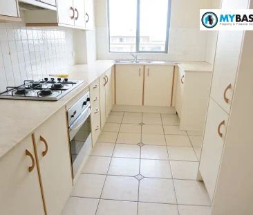 “MODERN 3 BEDROOM APARTMENT - CLOSE TO STATION - CITY VIEWS AND WAT... - Photo 3