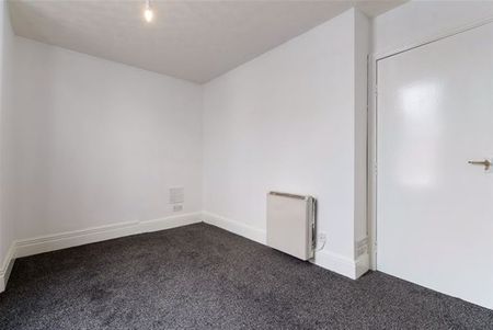 27 Hartington Road, Bolton - Photo 3